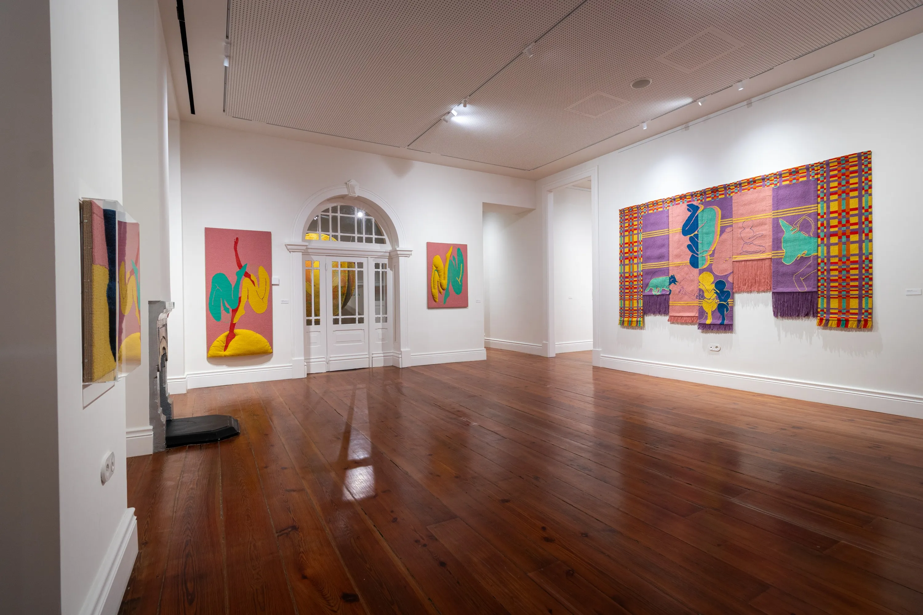 Installation view across the main rooms of PRIMEIRA PARAGEM