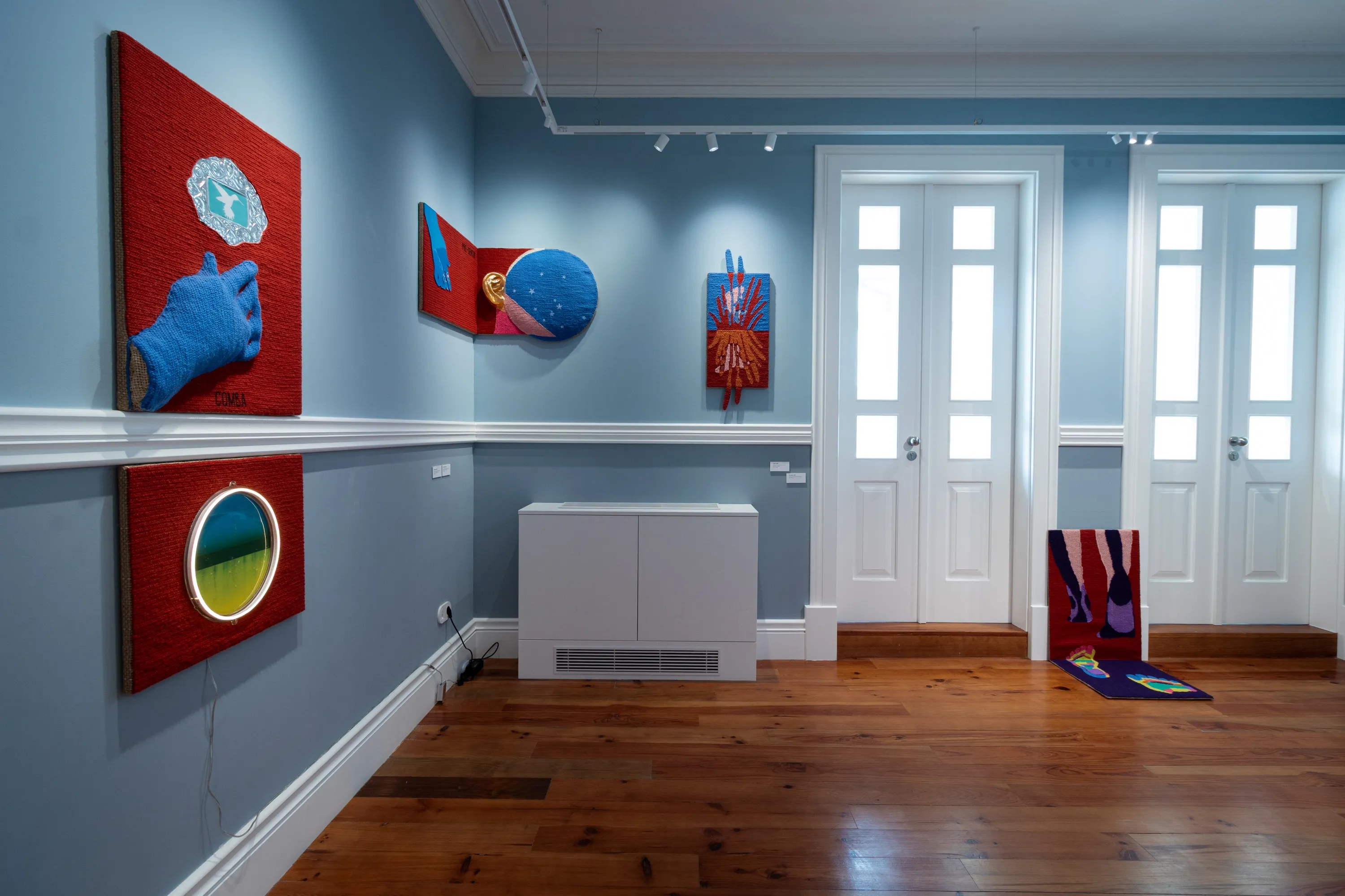 Works installed in the blue room of PRIMEIRA PARAGEM