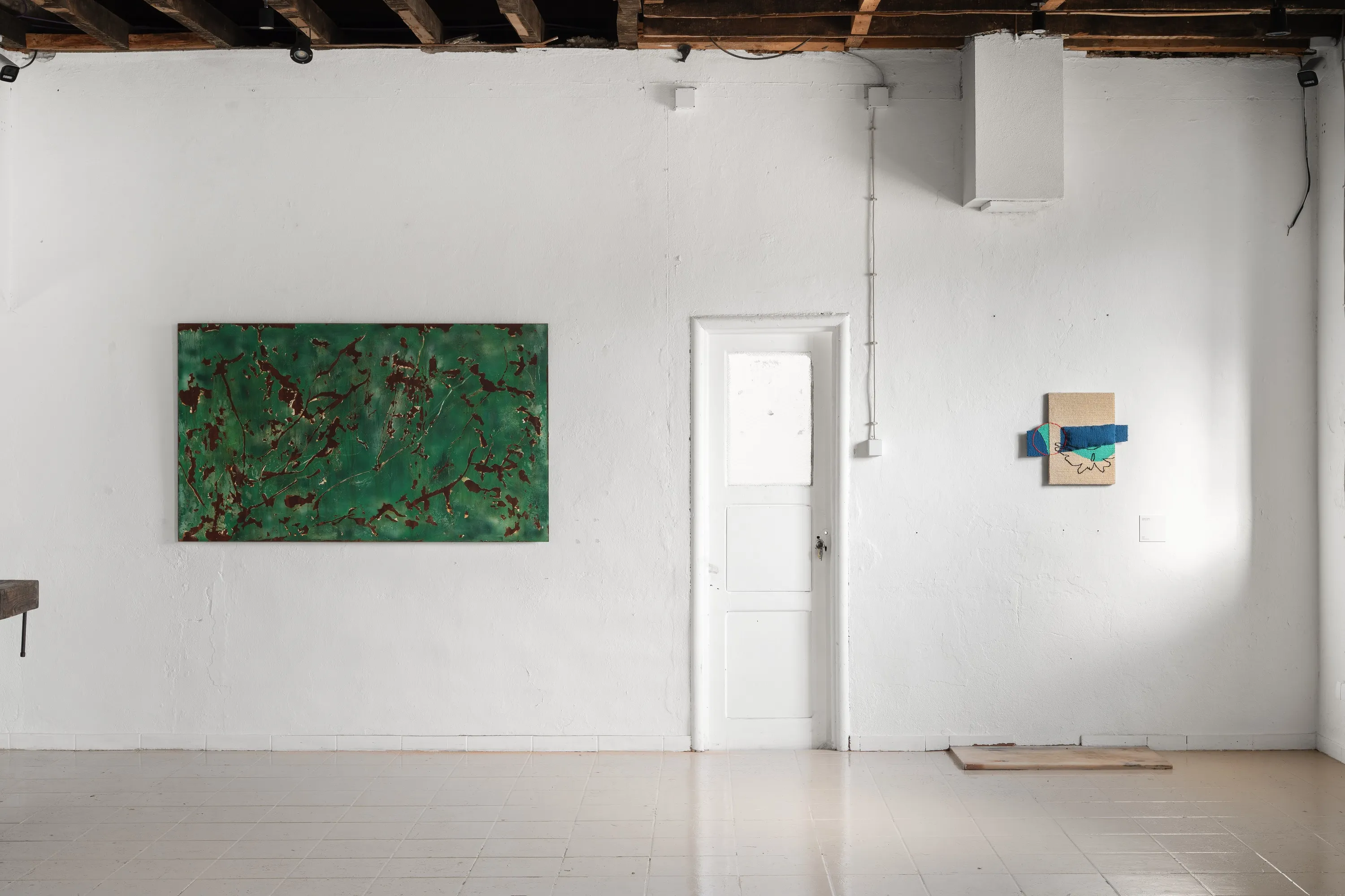 MIND GAME #2 installed in WHAT REMAINS BETWEEN, Comporta